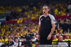 京晉裁判引爭議 丁佳寧直言：好裁判吹歐冠，塞給我們的水平太差