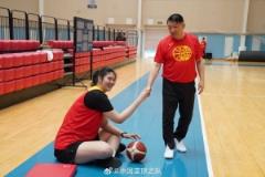 女籃新星張子宇18歲生日，中國(guó)籃協(xié)官方祝福送上