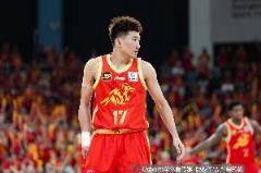 狀態(tài)爆發(fā)！孫銘徽18投11中砍下28分9籃板2助攻3搶斷1封蓋零失誤