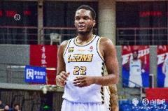 卡爾頓半場高效表現(xiàn)：9中4砍9分9板3助正負(fù)值+19