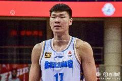 范子銘半場表現(xiàn)低迷：6投2中得4分，2失誤3犯規(guī)正負(fù)值-7