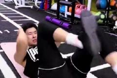 鄒陽展示訓練視頻：肌肉的疼痛感是運動員安心訓練的保障