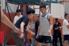 山東男籃隊內(nèi)對抗賽開打 邱彪重點指導狀元謝智杰