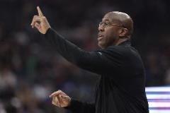 邁克-布朗成尼克斯唯一多次面試的主教練候選人