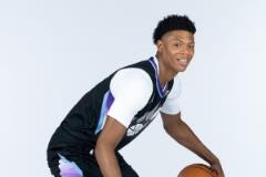 貝利半場7中3高效貢獻7分3前場板展現(xiàn)積極態(tài)度