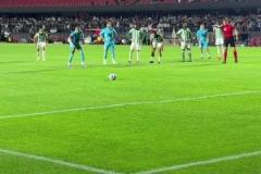 內(nèi)馬爾越來越胖了啊！這高舉角旗桿看著像肚腩都出來了