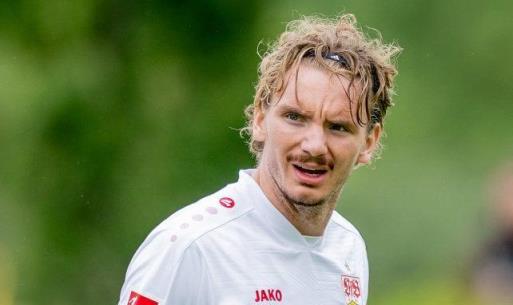 記者：拜仁欲引進(jìn)前鋒，首選沃爾特馬德，備選恩昆庫