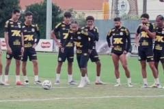 內(nèi)馬爾真老了訓練時竟然無對抗摔倒，歲月不饒人啊~