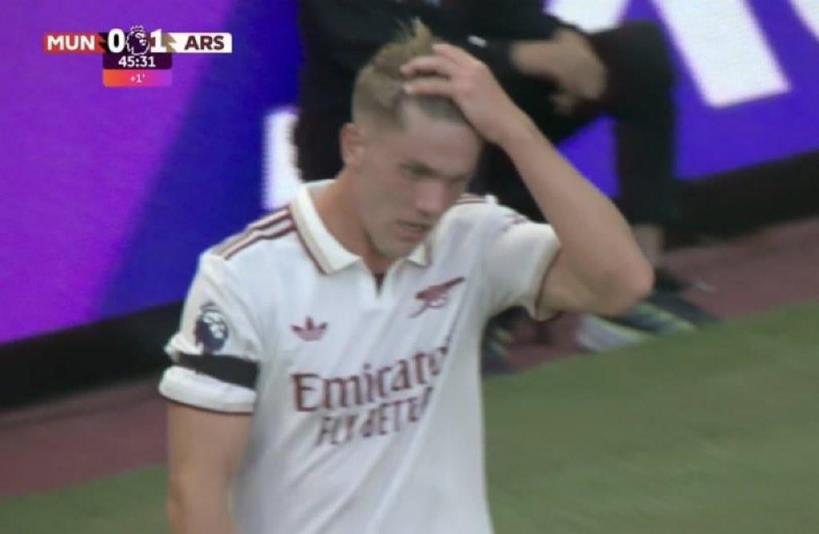 哲凱賴什本場60分鐘0射門，21次撩撥頭發(fā)