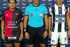 裁判：別以為我沒(méi)記住你啊！詼諧一刻：球員穿襠裁判！