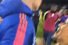 J羅手往哪里放？哥倫比亞女球迷見到J羅反應