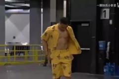 名場面！威少秀八塊腹肌入場，巴克利演播廳立馬做仰臥起坐！