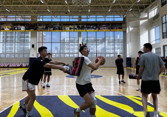 探營廣東備戰(zhàn)全運會！趙睿崔永熙歸隊，胡明軒肌肉明顯，二飛執(zhí)教