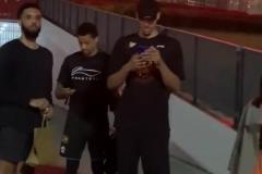 貝茲利打車聽不懂中文，一臉MB。