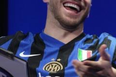 一臉懵，帕瓦爾、德弗里、奧古斯托互相學(xué)習(xí)家鄉(xiāng)話