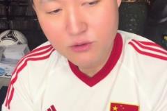 太強了??慢鏡回放小蜘蛛進球：突破2人防守+穿襠門將破門