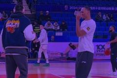 舞王貝滋利，搖起來...