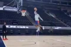 腦袋平筐！小丹尼斯-史密斯的彈跳還是這么炸裂