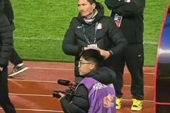 補時導演大逆轉，實拍青島西海岸主帥邵佳一賽后致謝球迷