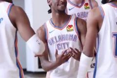 早早鎖定西部第一！雷霆全隊拍攝季后賽前全家福