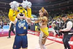 為了得到巔峰伊巴卡，歐美名媛們都付出了多大代價(jià)~