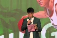 下一次穿西裝就是選秀大會！林葳曾穿著西裝上臺講話~