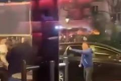 火爆！維拉球迷和巴黎球迷在街頭發(fā)生大規(guī)模沖突