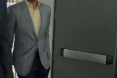 在想些啥呢？獨(dú)行俠GM哈里森賽后離開(kāi)球館，表情十分嚴(yán)肅