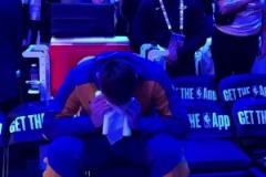 傷透孩子的心東契奇看完視頻后，擦眼淚擦了好一會(huì)才起身