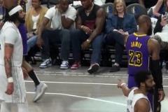 死鬼！濃眉和老詹在比賽間隙還“調(diào)情”幾句