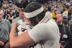 東契奇：我和老詹說(shuō)好了，下賽季把你交易回來(lái)！濃眉：一言為定啊