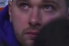 看著致敬視頻&回想獨(dú)行俠時(shí)光，東契奇淚已決堤