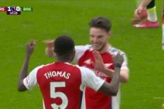 太快了！賴斯反擊奔襲推進(jìn)送助攻！托馬斯小角度打門得手！