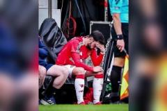 絕望了！B費被換下在場邊失望扶額，賽后稱丟球全是己方失誤