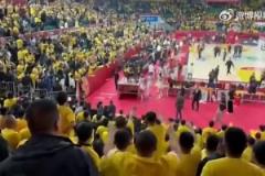 殺人還要誅心？山西主場球迷賽后高喊起了：“晚安徐杰！”