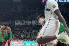 哈雷爾狂噴奧利弗：我會(huì)在澳洲干你小子！裁判吹T送他離場(chǎng)