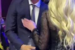 身材姣好！薩格斯的女友海莉被芝加哥天空選中！兩人接吻慶祝