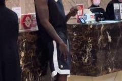 新疆外援哈雷爾外賣(mài)丟了 在酒店大堂茫然不知所措