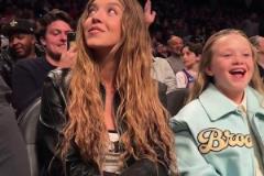 可惜籃網(wǎng)沒有進(jìn)季后賽，季后賽場邊很難看到悉尼妹了