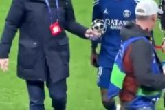 不滿意！登貝萊賽后不領最佳獎直接回更衣室