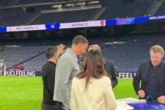 征服伯納烏！阿森納客場球迷賽后繼續(xù)高歌，塔子哥揮手致意