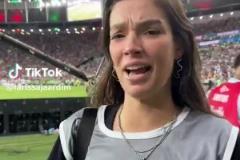 逆天！內(nèi)馬爾給女粉一個(gè)微笑，女粉瞬間痛哭流涕