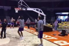 湖人早期投籃訓練，易建聯(lián)的身影一閃而過