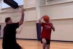 妳也挺牛啊！小姐姐展示歐文的6種拉桿上籃