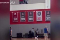 活久見！庫里在訓(xùn)練中空位三分球4投0中，反倒是追夢手感火熱！