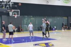 克內(nèi)克特重回輪換？湖人隊內(nèi)訓(xùn)練：東契奇打賭失敗被罰做俯臥撐！