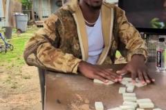 癮是真大巴特勒上午還在球館練球，下午就跑鄉(xiāng)下打牌去了