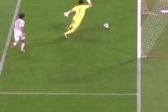 都開始明著演了？J聯(lián)賽浦和紅鉆門將締造史詩級烏龍