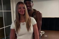 亞歷山大不僅是聯(lián)盟第一后衛(wèi)，場下和女友的關(guān)系也很好哇