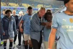 哈寶換新發(fā)型啦！曼城絕殺維拉升至第3，哈蘭德賽后笑的合不攏嘴